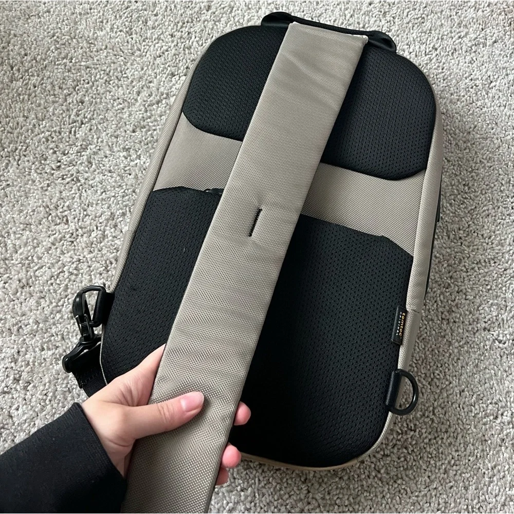 ⚪️TOMTOC: Men’s beige & gray NWOT crossbody travel sling bag w/compartments⚪️